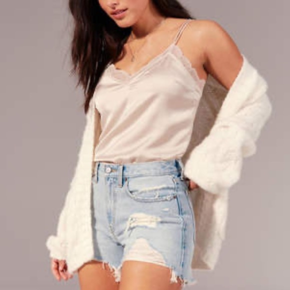 Abercrombie & Fitch Curve Love MidRise Boyfriend Denim Shorts Destructed 28 / 6 - Picture 3 of 11